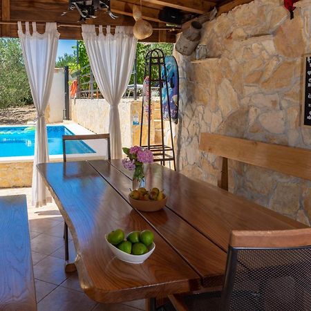 Plum Holiday Home Kaštel Stari المظهر الخارجي الصورة