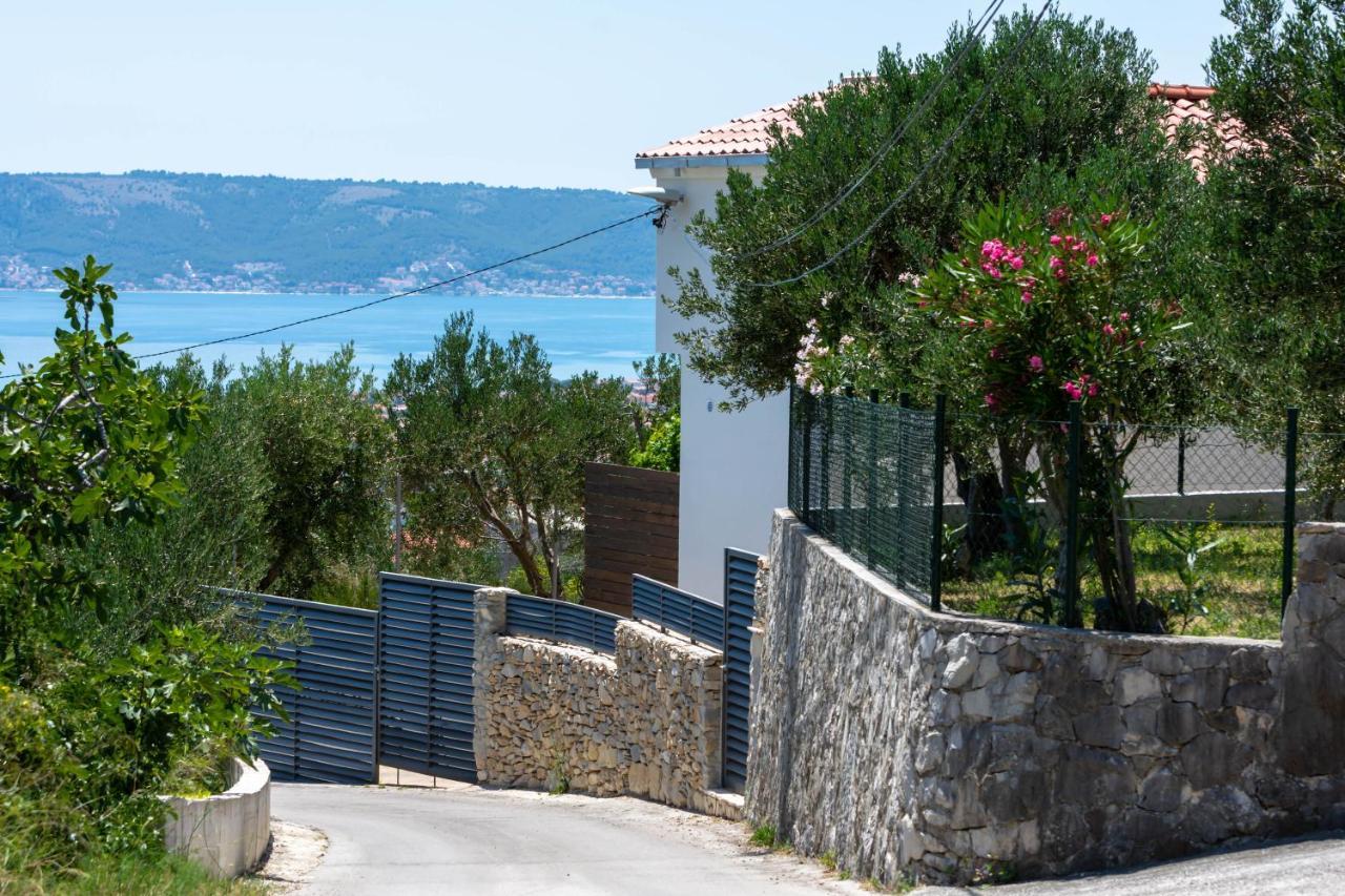 Plum Holiday Home Kaštel Stari المظهر الخارجي الصورة