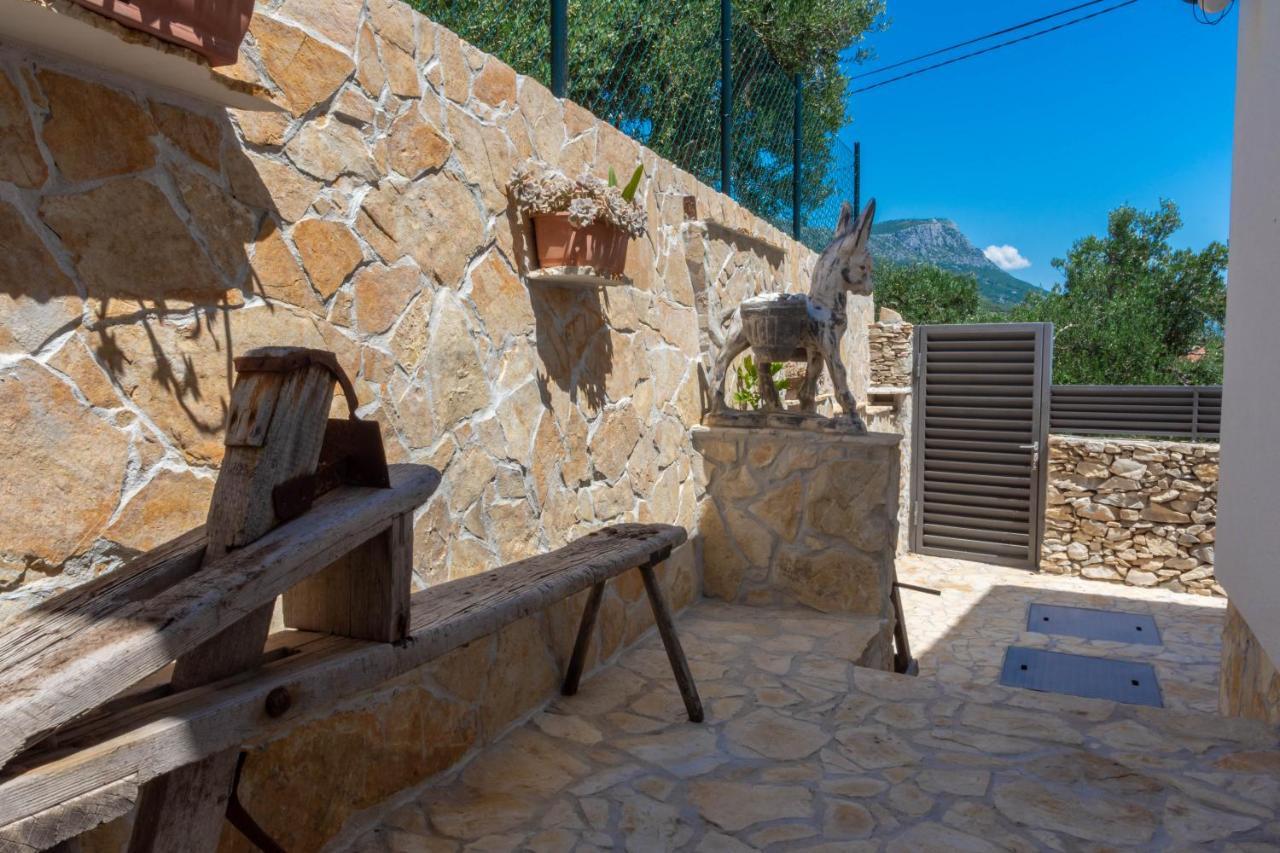 Plum Holiday Home Kaštel Stari المظهر الخارجي الصورة