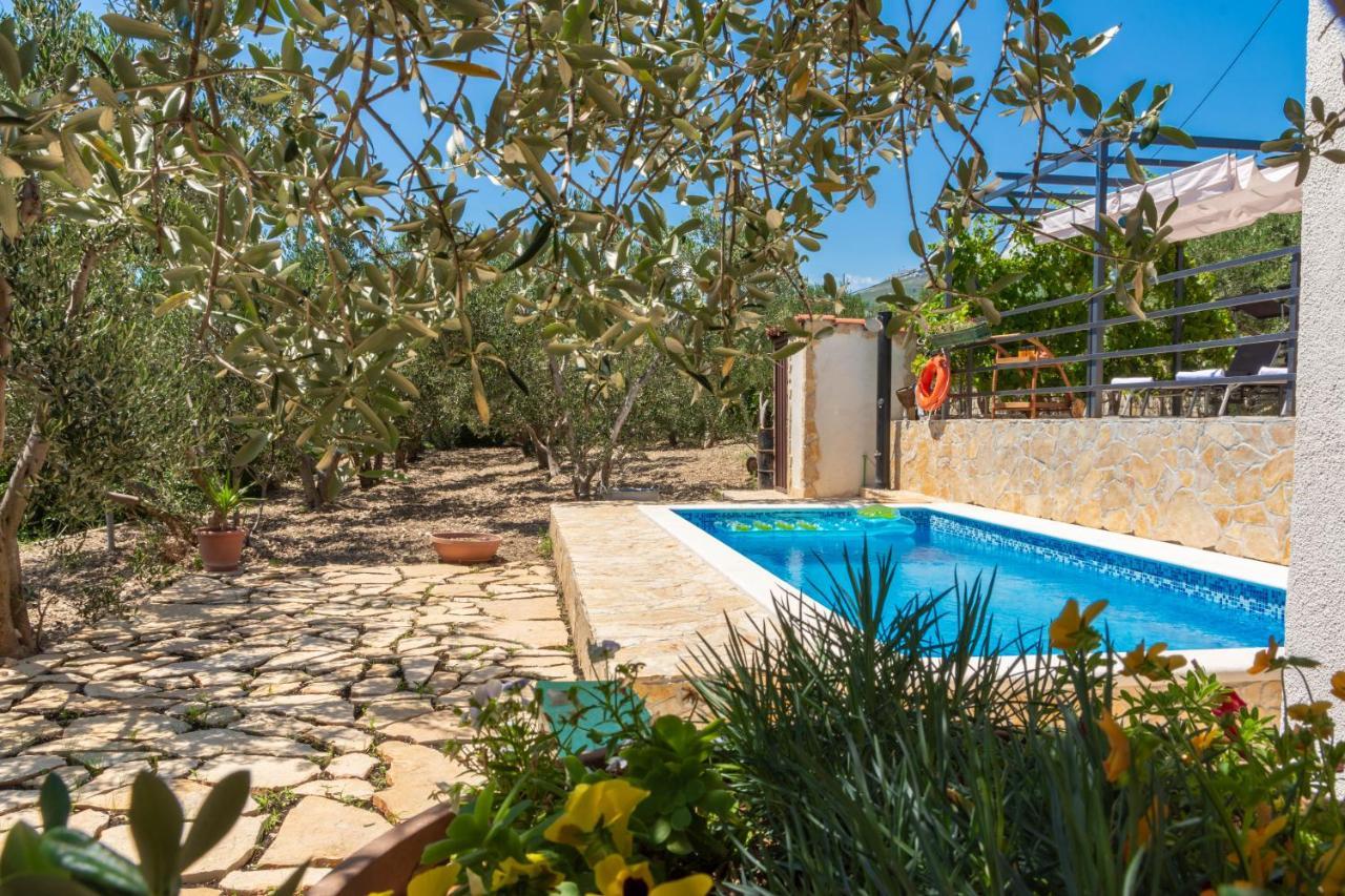 Plum Holiday Home Kaštel Stari المظهر الخارجي الصورة