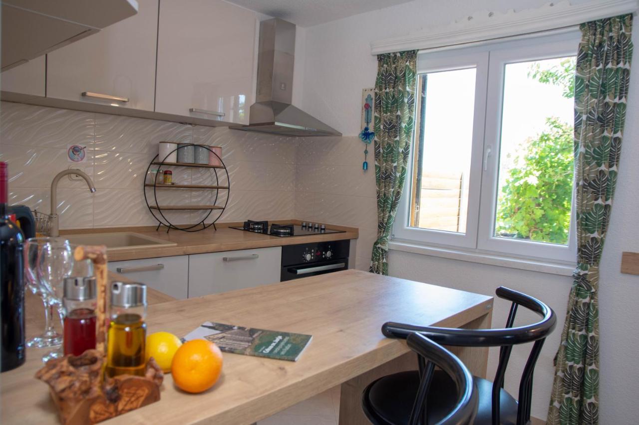 Plum Holiday Home Kaštel Stari المظهر الخارجي الصورة