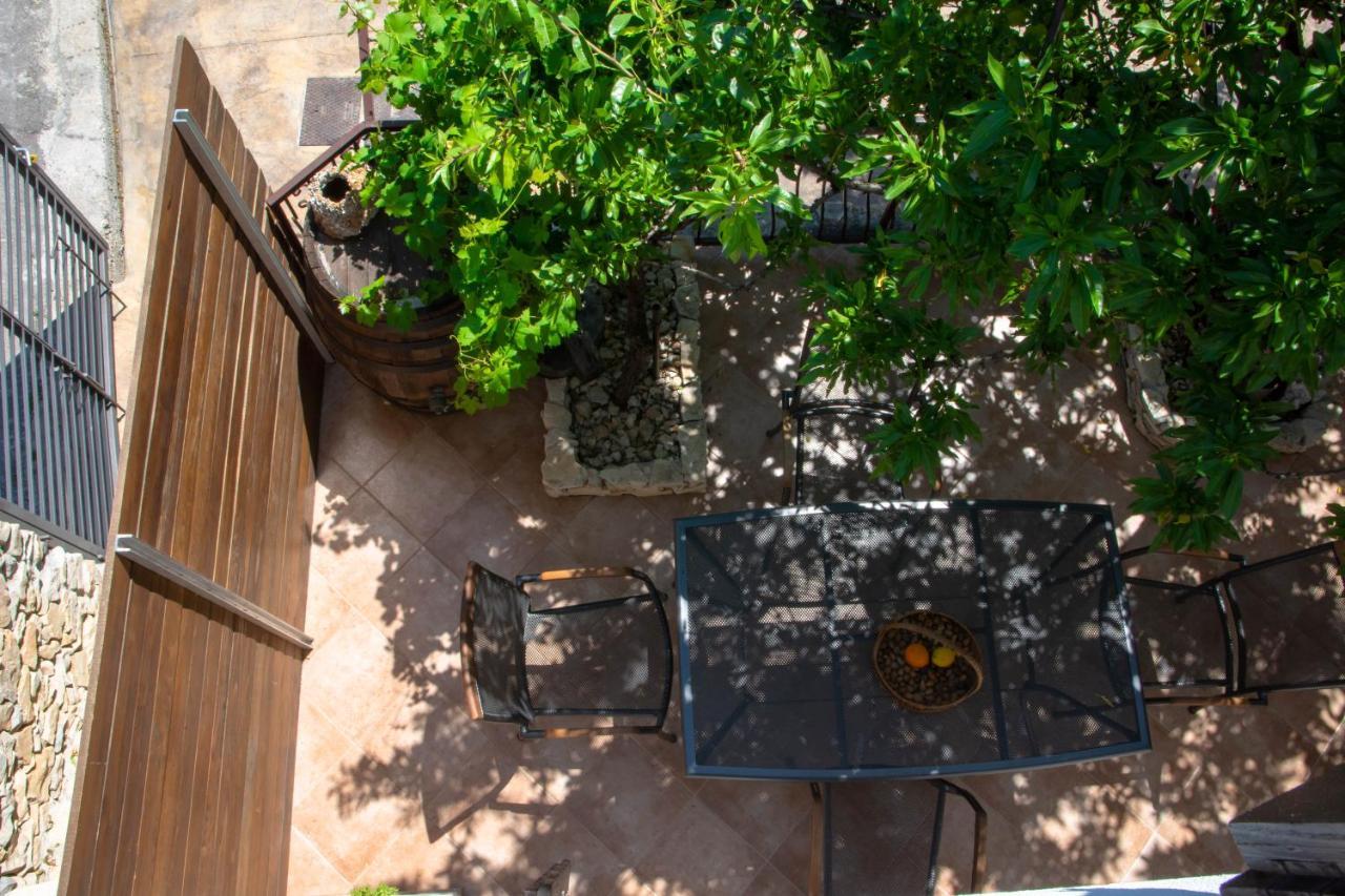Plum Holiday Home Kaštel Stari المظهر الخارجي الصورة