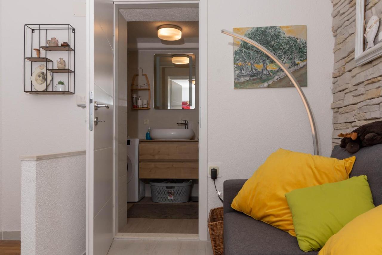Plum Holiday Home Kaštel Stari المظهر الخارجي الصورة