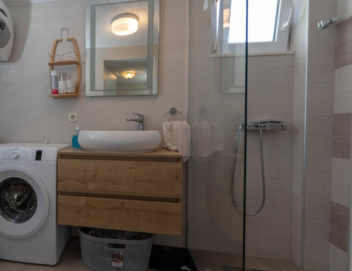 Plum Holiday Home Kaštel Stari المظهر الخارجي الصورة